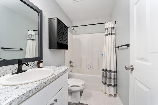 7 BAY COURT PASS, Ocklawaha, FL 32179