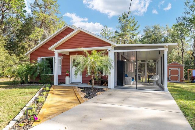 7 BAY COURT PASS, Ocklawaha, FL 32179