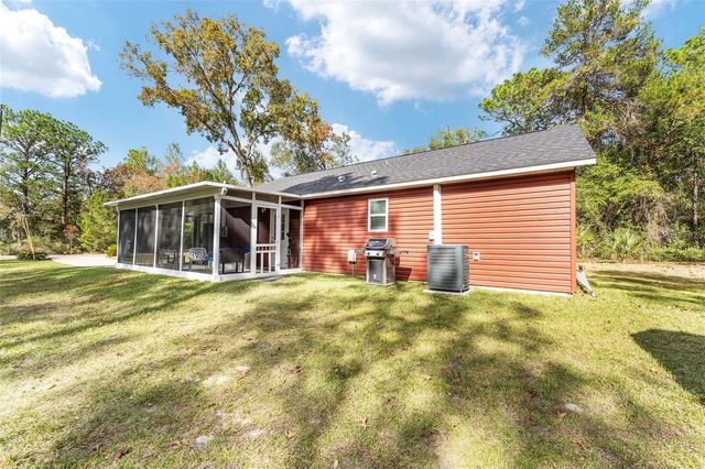 7 BAY COURT PASS, Ocklawaha, FL 32179