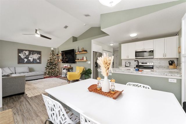 7 BAY COURT PASS, Ocklawaha, FL 32179