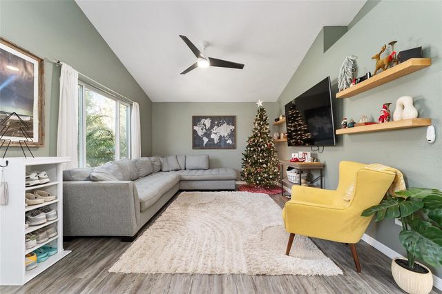 7 BAY COURT PASS, Ocklawaha, FL 32179