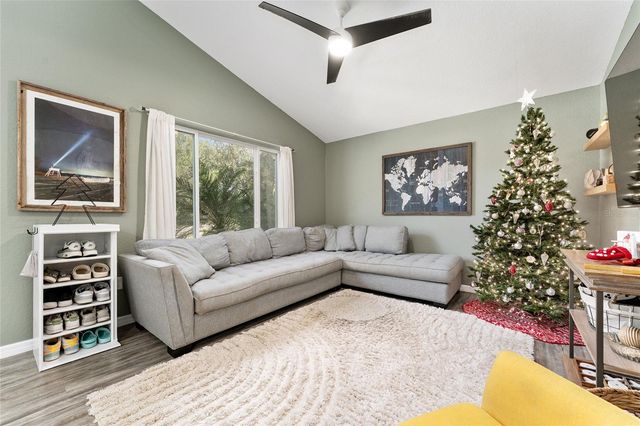 7 BAY COURT PASS, Ocklawaha, FL 32179