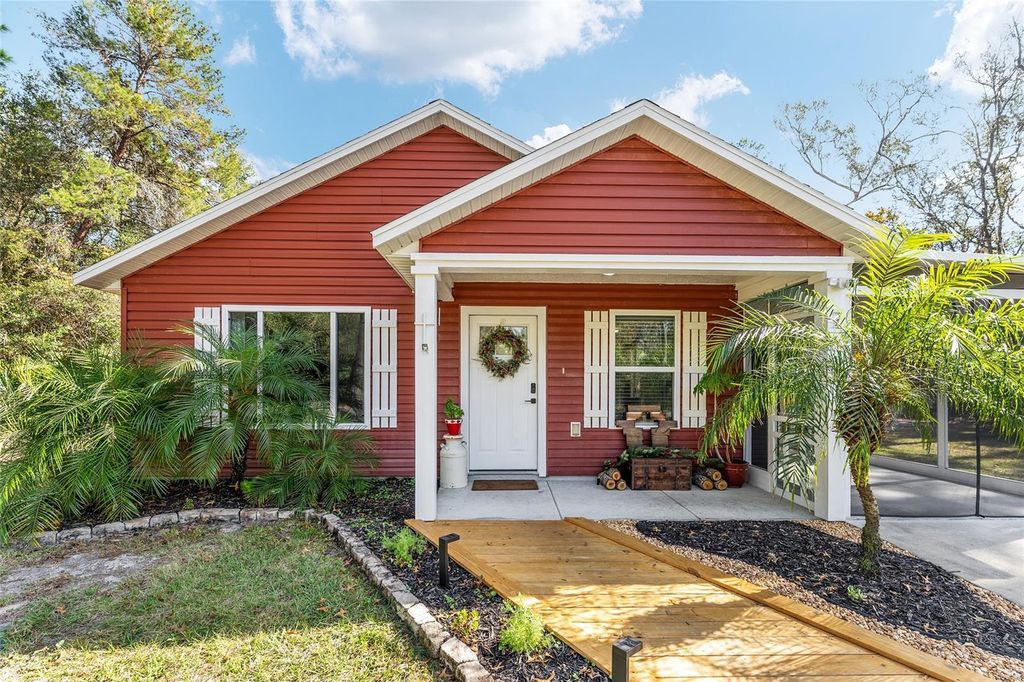 7 BAY COURT PASS, Ocklawaha, FL 32179