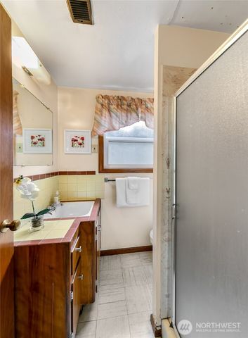 13739 36th Avenue NE, Seattle, WA 98125