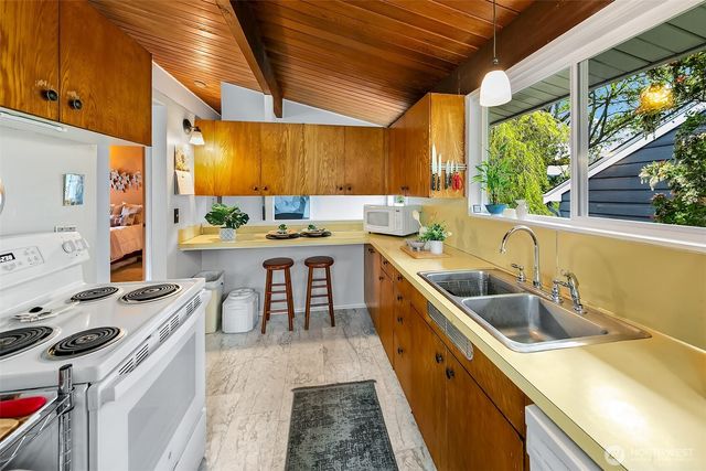 13739 36th Avenue NE, Seattle, WA 98125