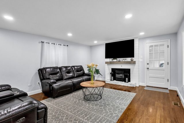 7 Corey Rd, Marlborough, MA 01752
