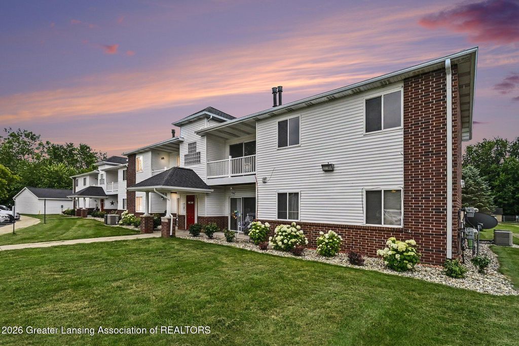 904 Carom Circle 148, Mason, MI 48854