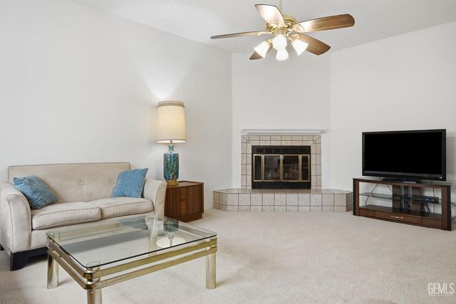 2323 Easthills Drive 29, Bakersfield, CA 93306