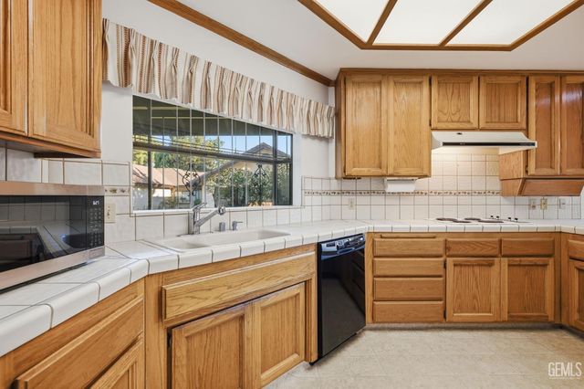 2323 Easthills Drive 29, Bakersfield, CA 93306