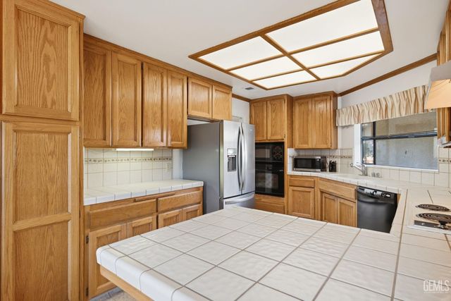 2323 Easthills Drive 29, Bakersfield, CA 93306