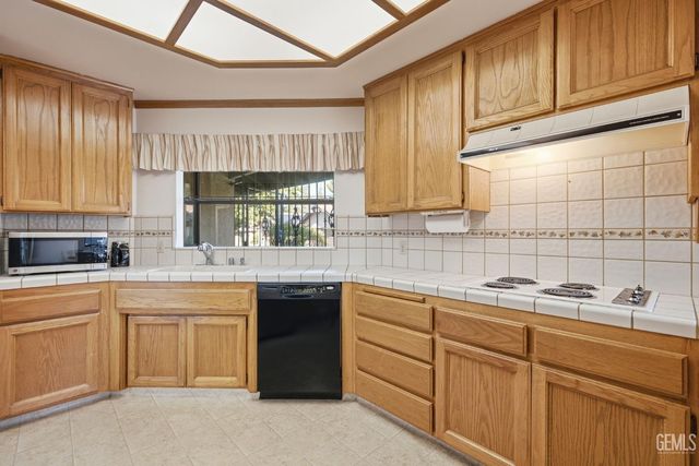 2323 Easthills Drive 29, Bakersfield, CA 93306