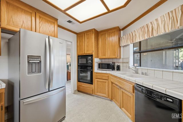 2323 Easthills Drive 29, Bakersfield, CA 93306