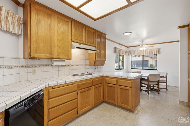 2323 Easthills Drive 29, Bakersfield, CA 93306