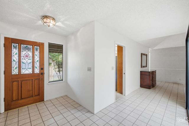 2323 Easthills Drive 29, Bakersfield, CA 93306