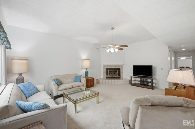 2323 Easthills Drive 29, Bakersfield, CA 93306