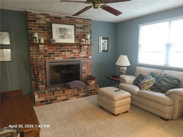 1517 N Randolph Dr, Jefferson Hills, PA 15025