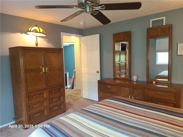 1517 N Randolph Dr, Jefferson Hills, PA 15025