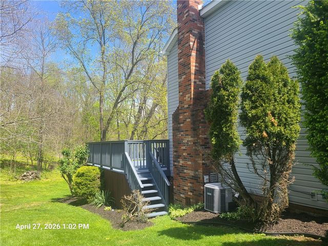 1517 N Randolph Dr, Jefferson Hills, PA 15025