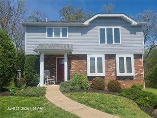 1517 N Randolph Dr, Jefferson Hills, PA 15025
