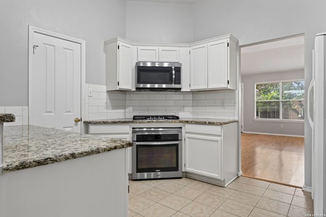 6635 SHADY BEND DR, San Antonio, TX 78256