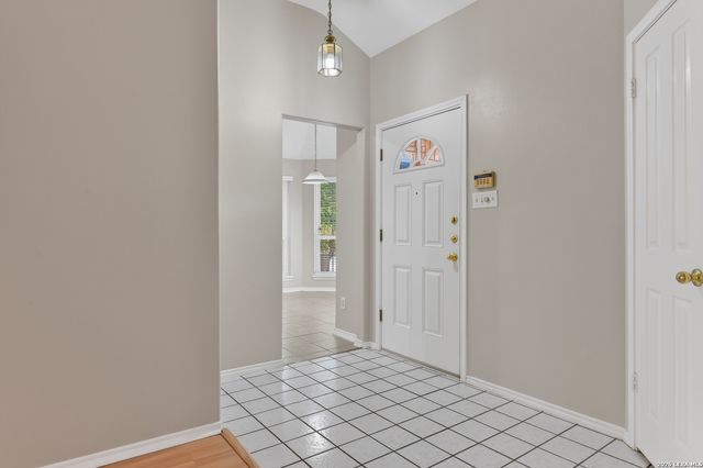 6635 SHADY BEND DR, San Antonio, TX 78256