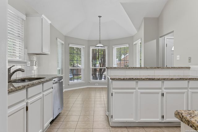 6635 SHADY BEND DR, San Antonio, TX 78256