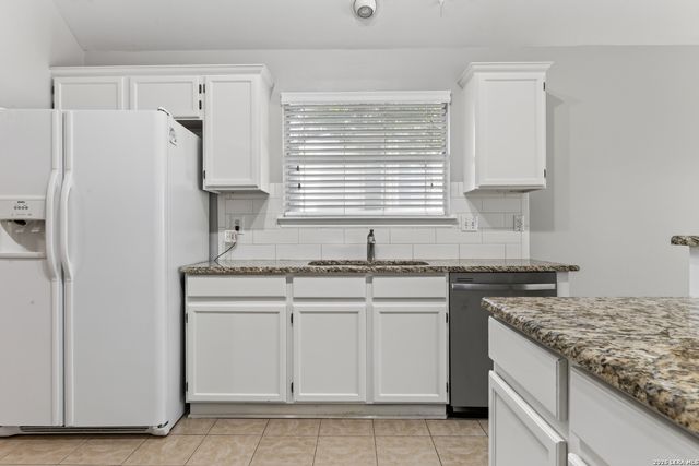 6635 SHADY BEND DR, San Antonio, TX 78256