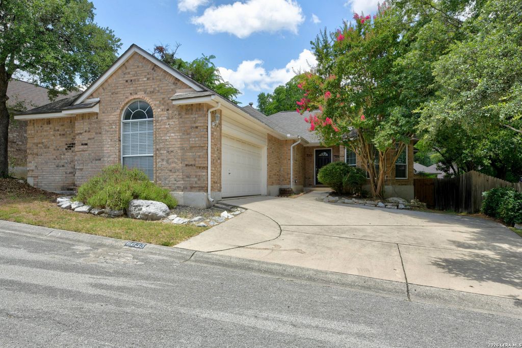 6635 SHADY BEND DR, San Antonio, TX 78256