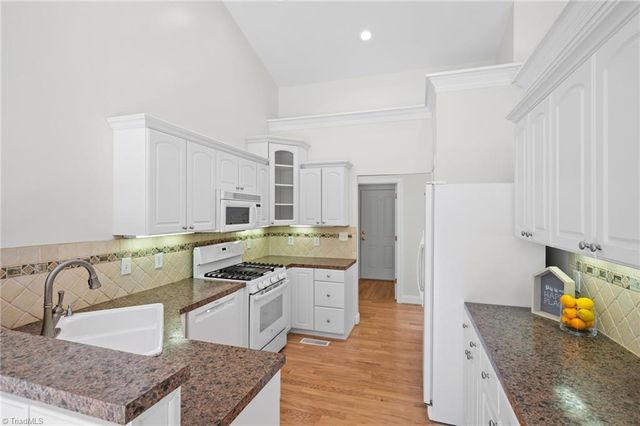 26 Robinhood Circle, Winston-salem, NC 27106