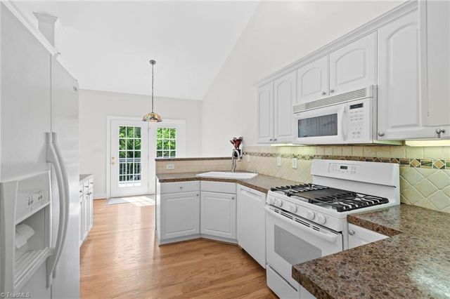 26 Robinhood Circle, Winston-salem, NC 27106