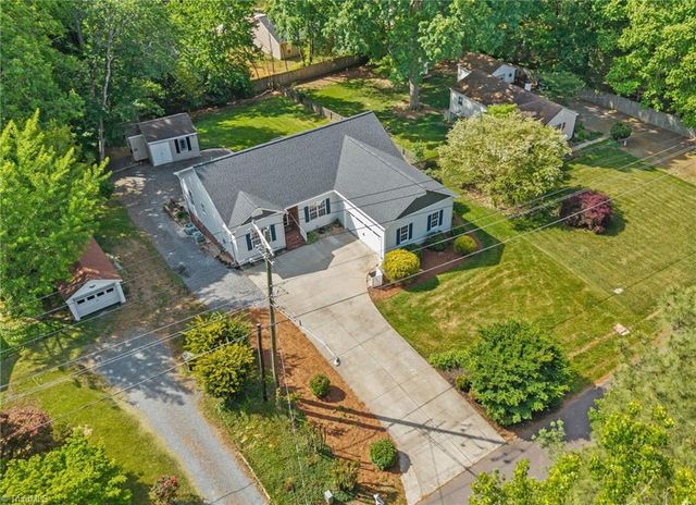 26 Robinhood Circle, Winston-salem, NC 27106