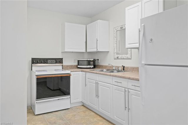 26 Robinhood Circle, Winston-salem, NC 27106
