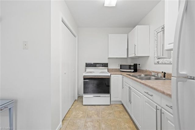 26 Robinhood Circle, Winston-salem, NC 27106
