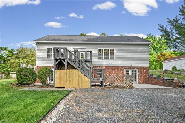26 Robinhood Circle, Winston-salem, NC 27106