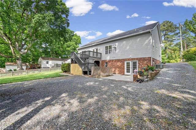 26 Robinhood Circle, Winston-salem, NC 27106