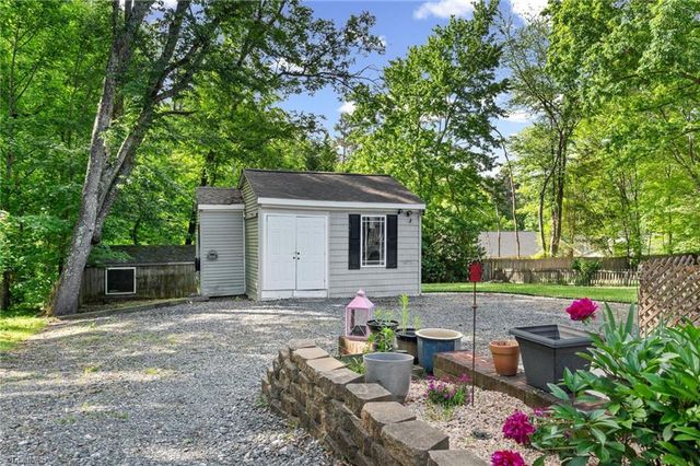 26 Robinhood Circle, Winston-salem, NC 27106