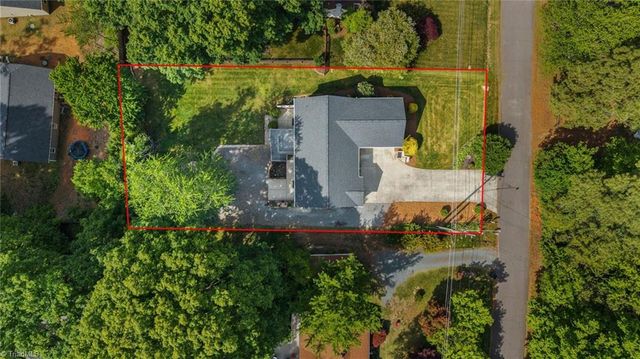 26 Robinhood Circle, Winston-salem, NC 27106