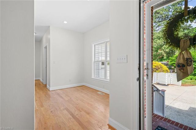 26 Robinhood Circle, Winston-salem, NC 27106