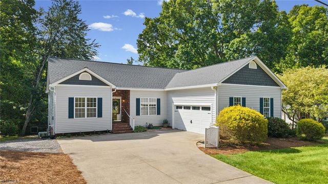 26 Robinhood Circle, Winston-salem, NC 27106