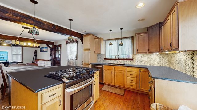104 Channel Drive, Port Barrington, IL 60010