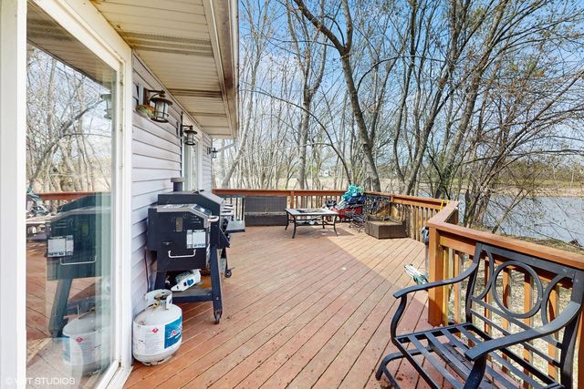 104 Channel Drive, Port Barrington, IL 60010