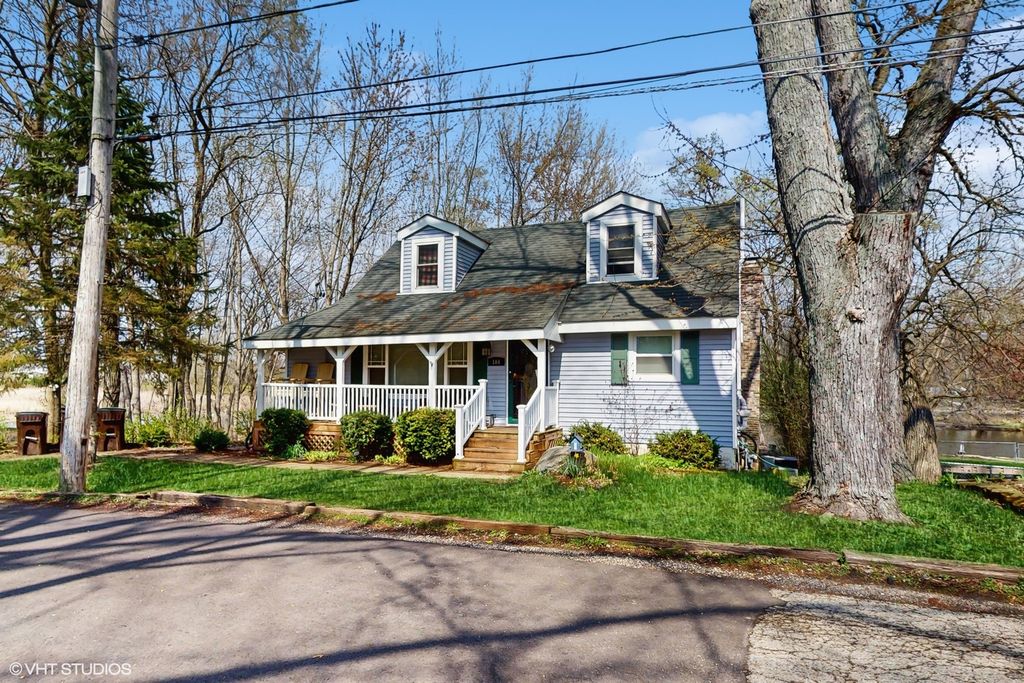 104 Channel Drive, Port Barrington, IL 60010
