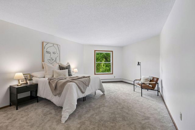 2220 Midland Grove Road 311, Roseville, MN 55113
