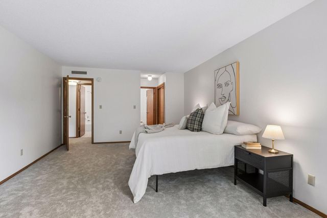 2220 Midland Grove Road 311, Roseville, MN 55113