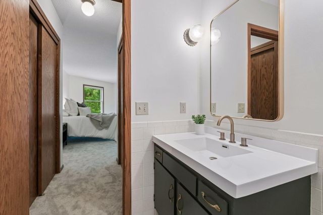 2220 Midland Grove Road 311, Roseville, MN 55113