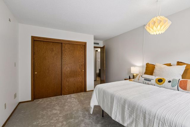 2220 Midland Grove Road 311, Roseville, MN 55113