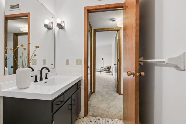 2220 Midland Grove Road 311, Roseville, MN 55113