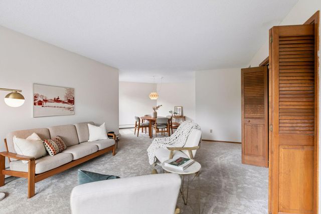 2220 Midland Grove Road 311, Roseville, MN 55113