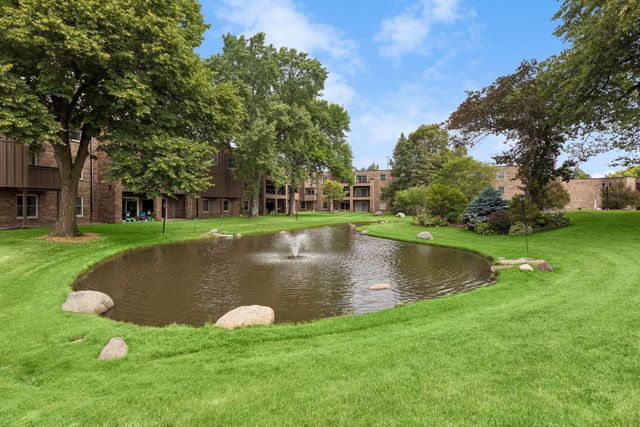 2220 Midland Grove Road 311, Roseville, MN 55113