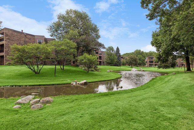 2220 Midland Grove Road 311, Roseville, MN 55113